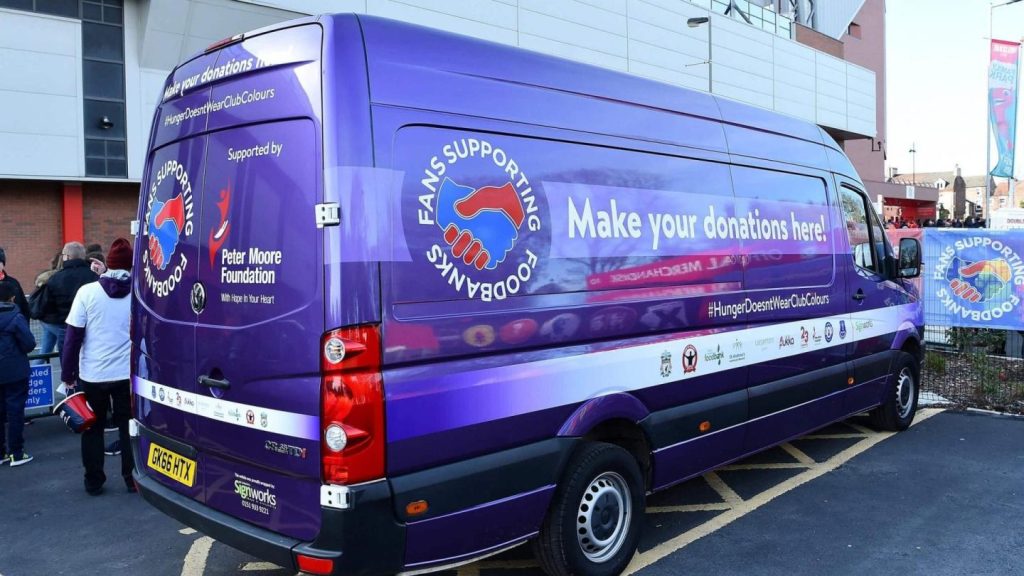 fans-supporting-foodbanks-anfield-18092025_973df6cb5cecbc47f00511ad3c329628.jpg