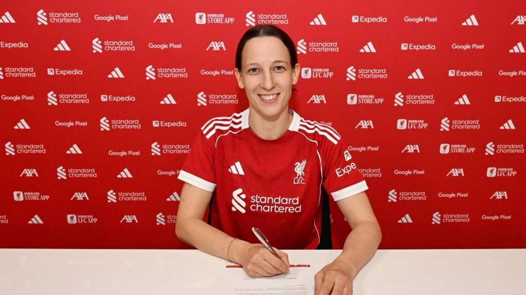 sara-agrez-signing-20052026_e2a34d91d982144d650ed9174c2172a9.JPG
