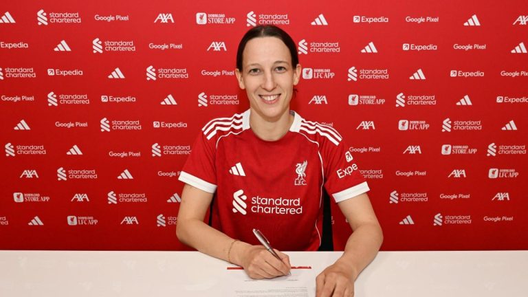 sara-agrez-signing-20052026_e2a34d91d982144d650ed9174c2172a9.JPG
