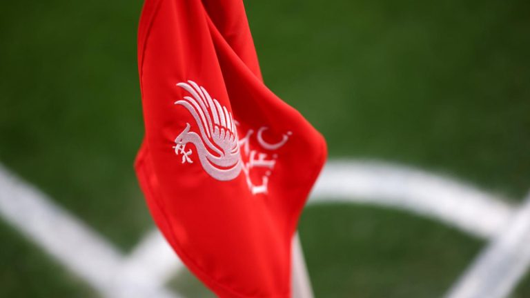 lfc-crest-corner-flag-29052026_176bff42bb32ab89ddc15f7cb8ed952f.jpg
